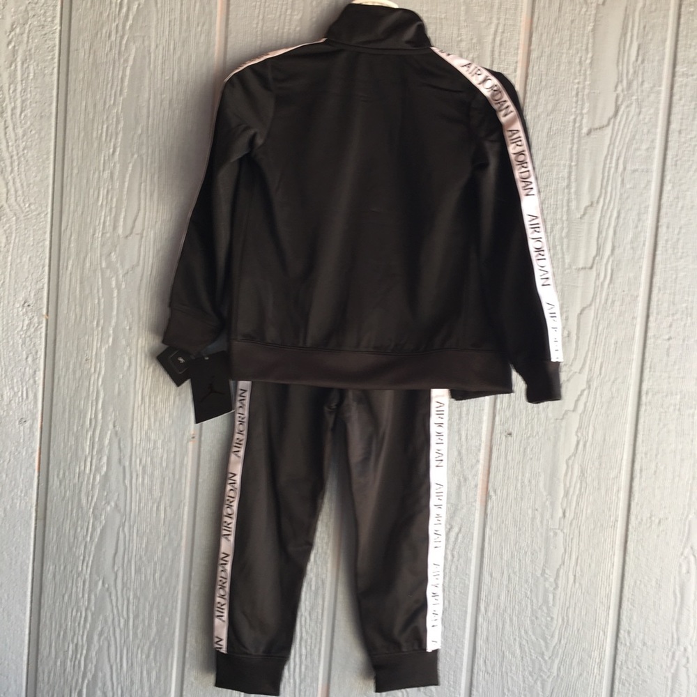 Nike Air Jordan Boys 2-pc Tacksuit Set - Picture 2 of 11